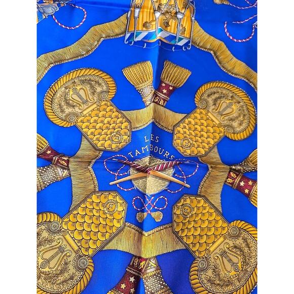 RARE VINTAGE HERMES Silk Scarf "Les Tambours" Carre 90 designed by Joachim Metz - Picture 4 of 6